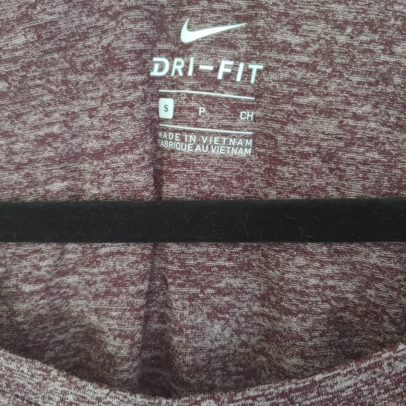 Burgundy NIKE Dri-Fit Scoopneck Tee (S) - Picture 2 of 3